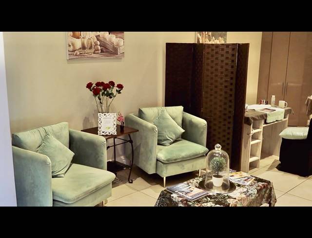 1,000M² HOTEL FOR SALE IN LONG ACRES COUNTRY ESTATE